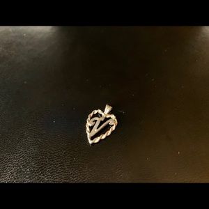 SILVER “V” PENDANT